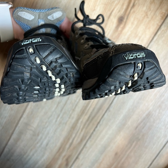 The North Face Tan and Blue Trail Shoes - Picture 8 of 9